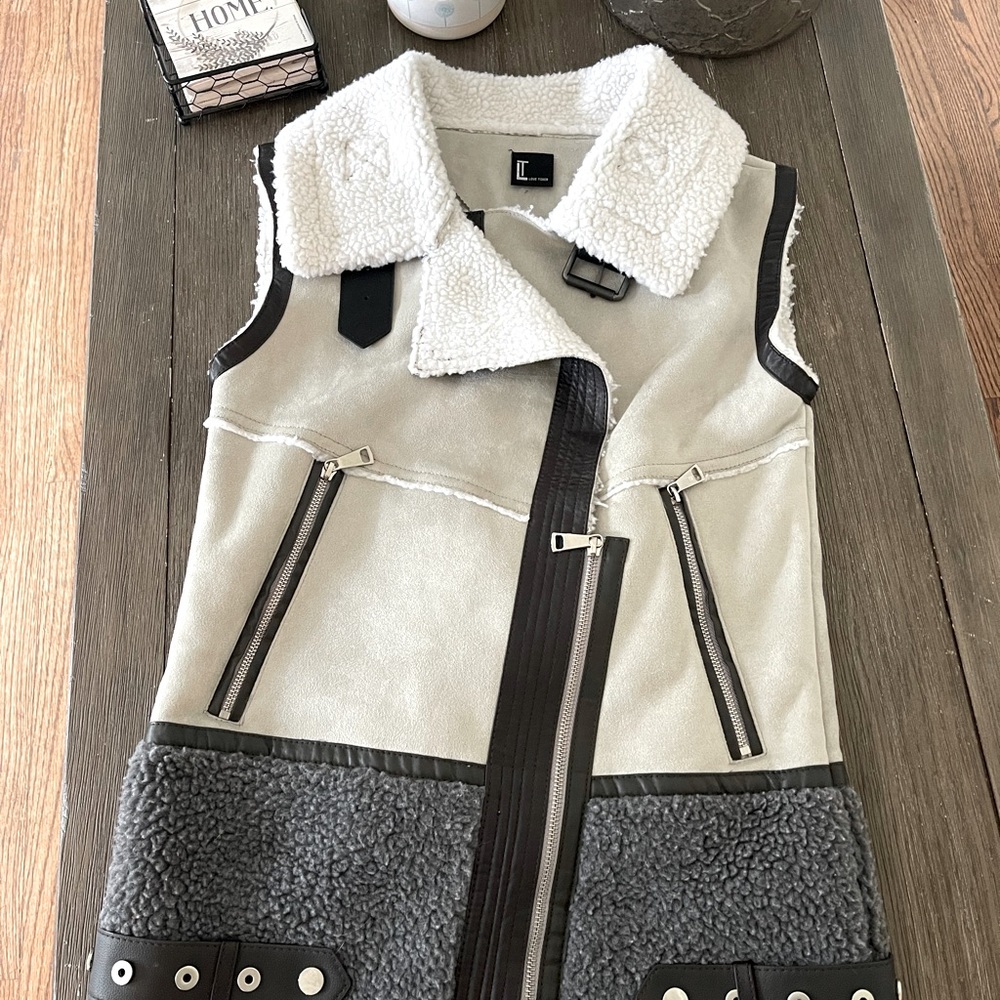 Women’s Vest. Suede/leather Fleece  Zips with cool buckles Perfect condition!